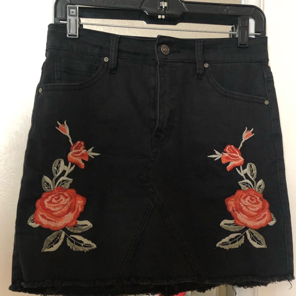 Black Rose Skirt 🌹